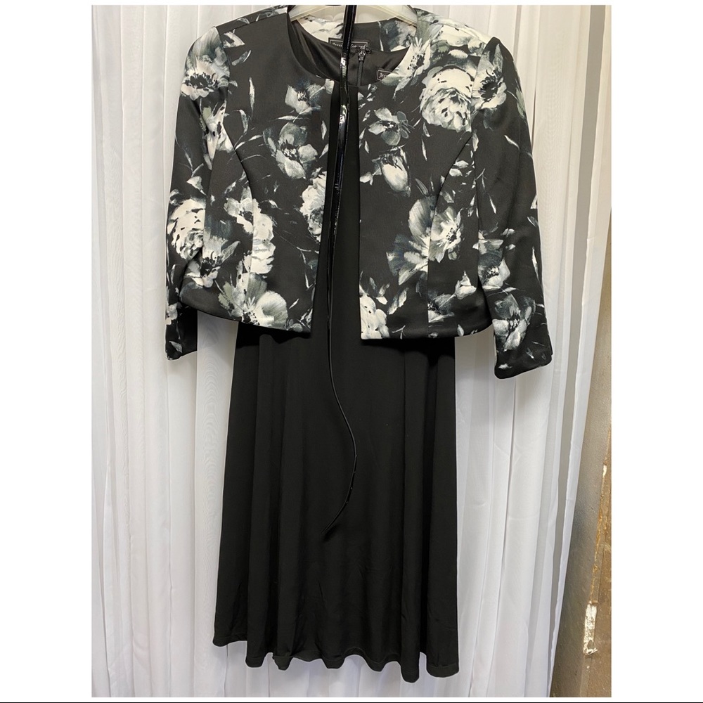 Like new! Size 6 Jessica Howard dress + jacket